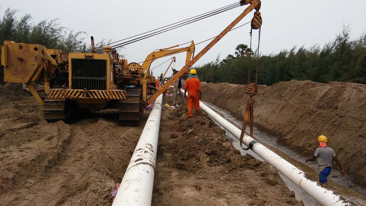 Pipeline construction process by bulldozer